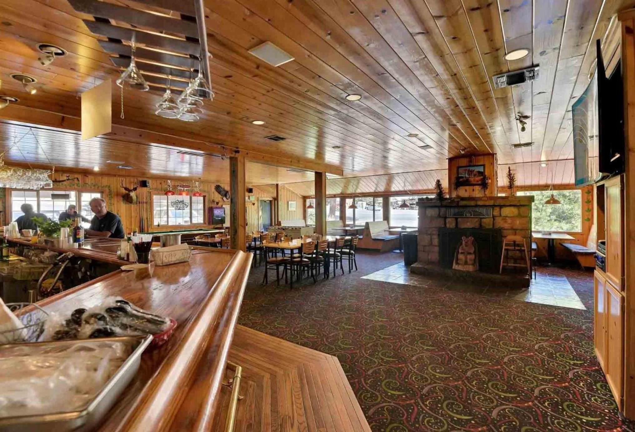 StrawberryInn River Front Resort