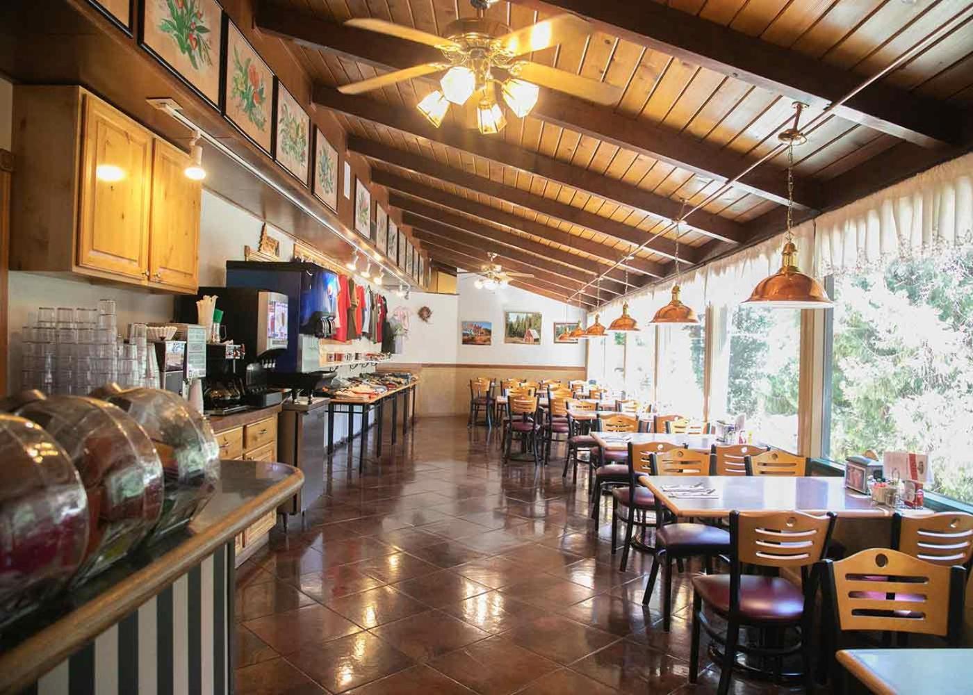 StrawberryInn River Front Resort