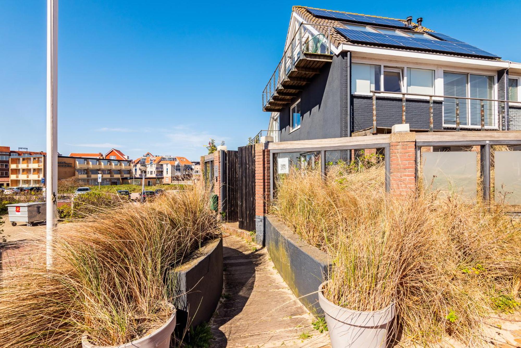 Wind - Modern beach house view 2