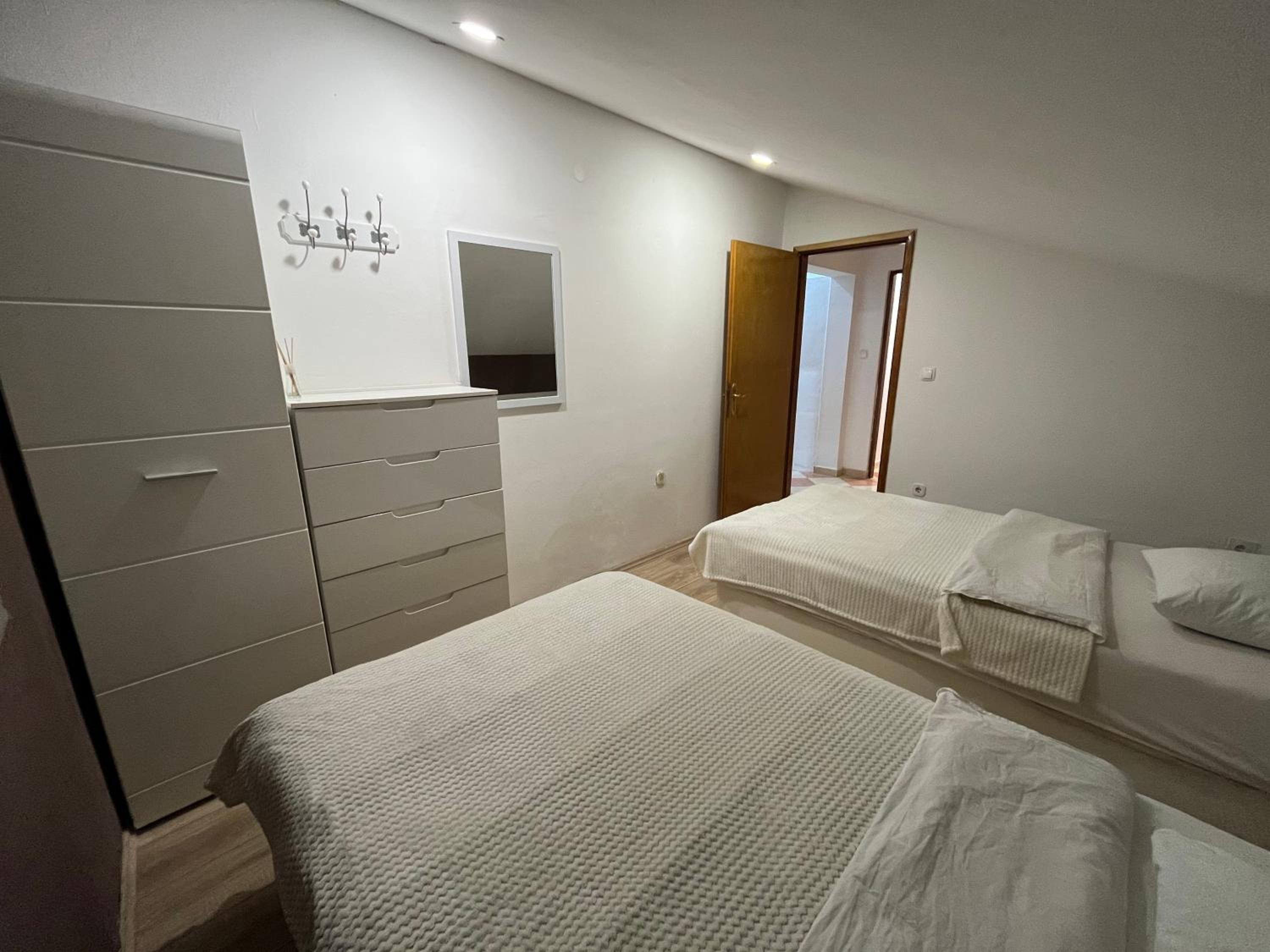 Apartments Mira