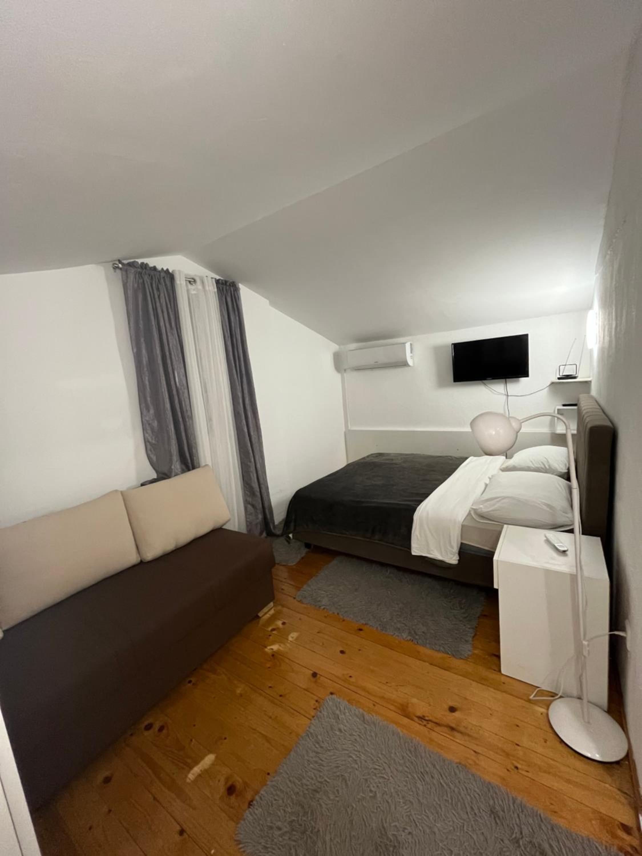 Apartments Mira