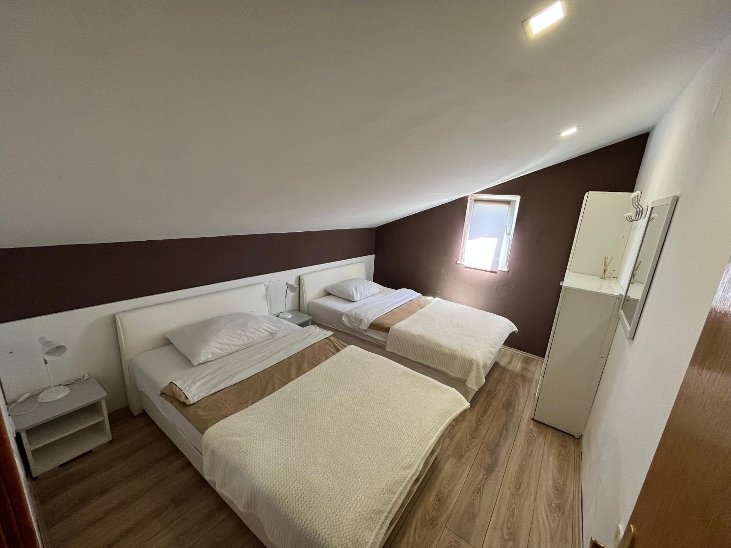 Apartments Mira