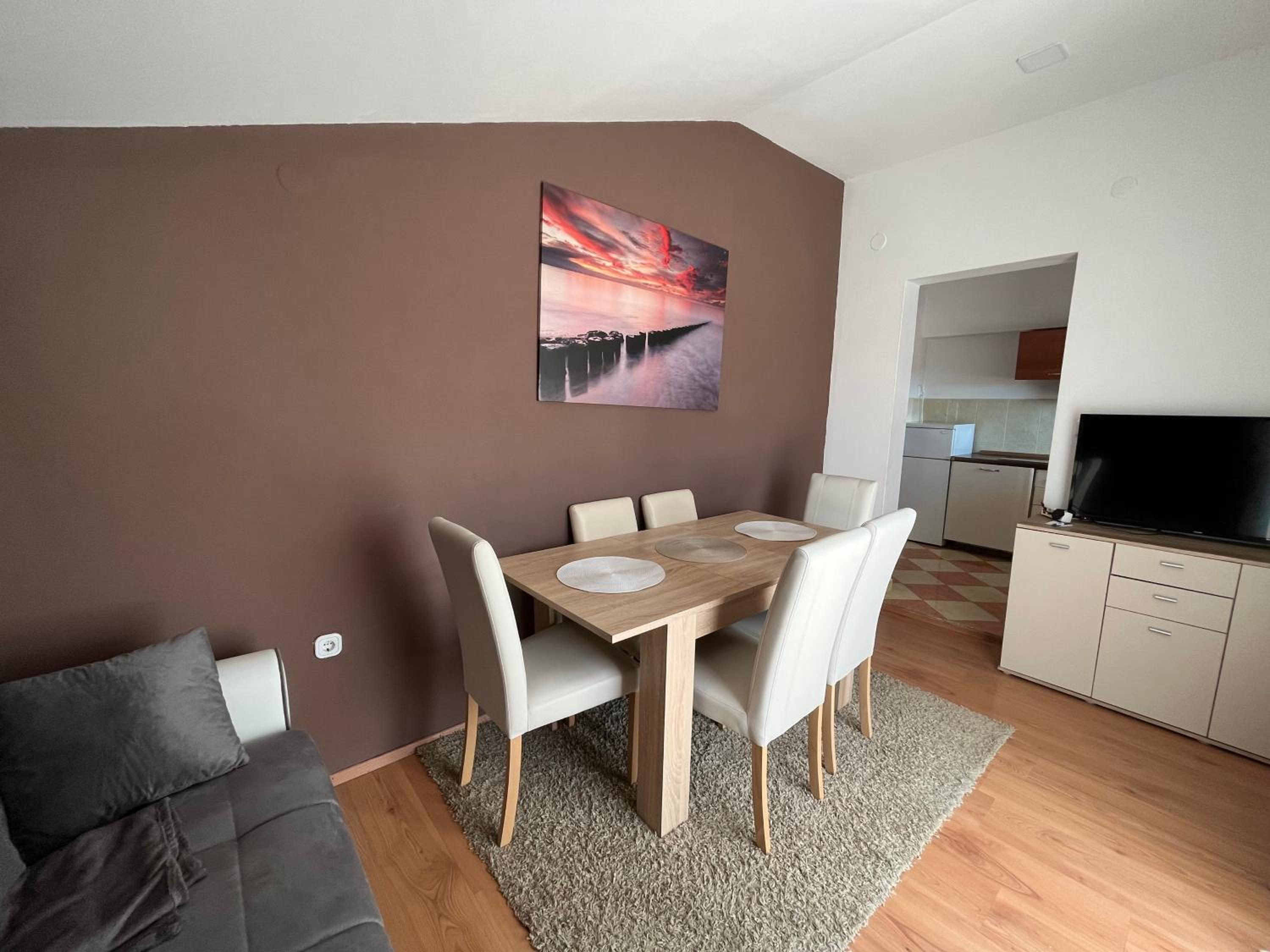 Apartments Mira