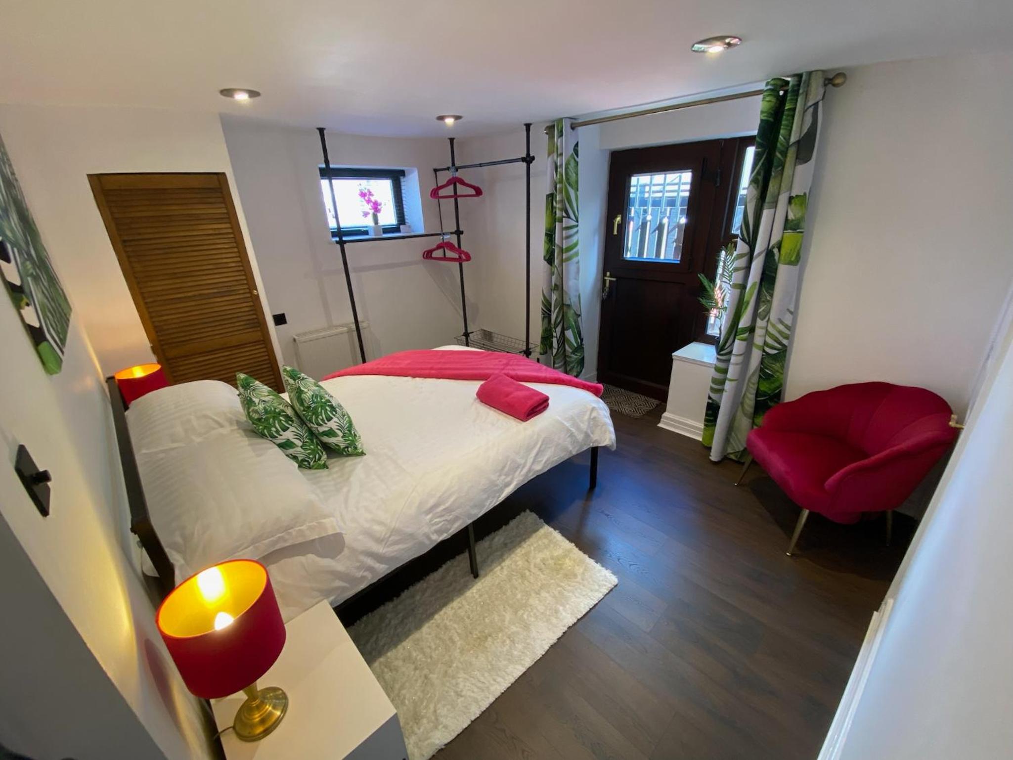 2 Bedroom - Garden Apartment, with parking view 5
