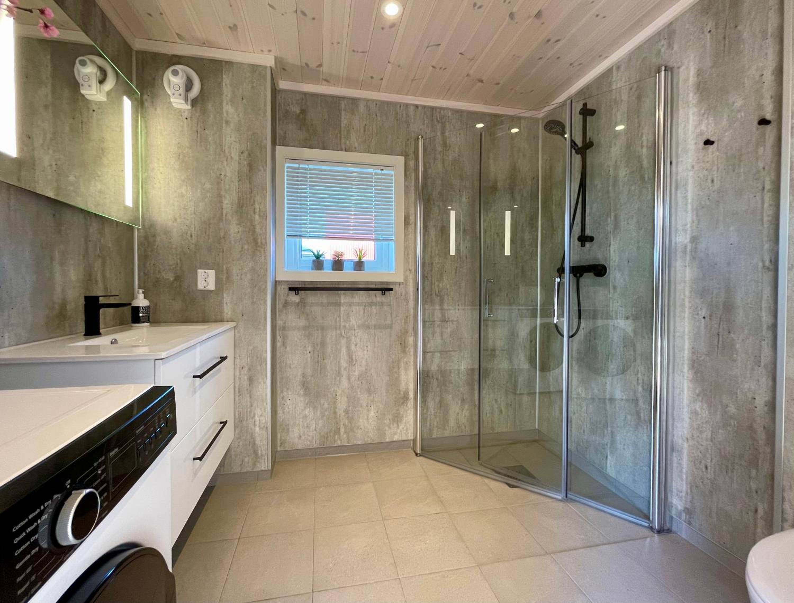 Fresh hytte ved Borestranden med to soverom og hems