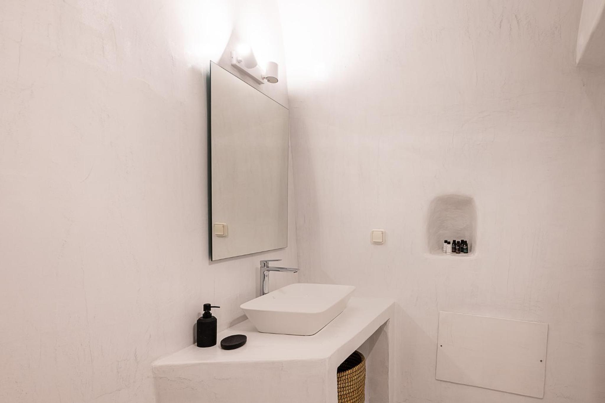 Karpimo Scenery - Caldera Sunset View - Private Hot Tub - Firostefani photo 5