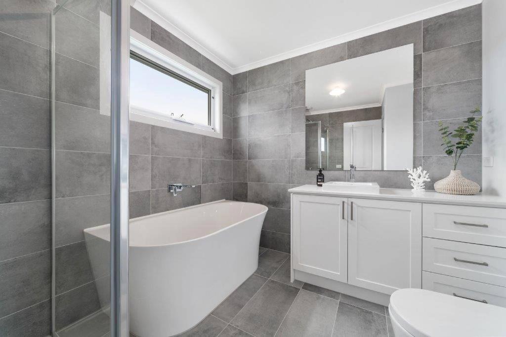 Rosebud Lovely House 2 - Mornington Peninsula 4 BR 3 Bath 2 story holiday house - BBQ - Beach - Hot spring
