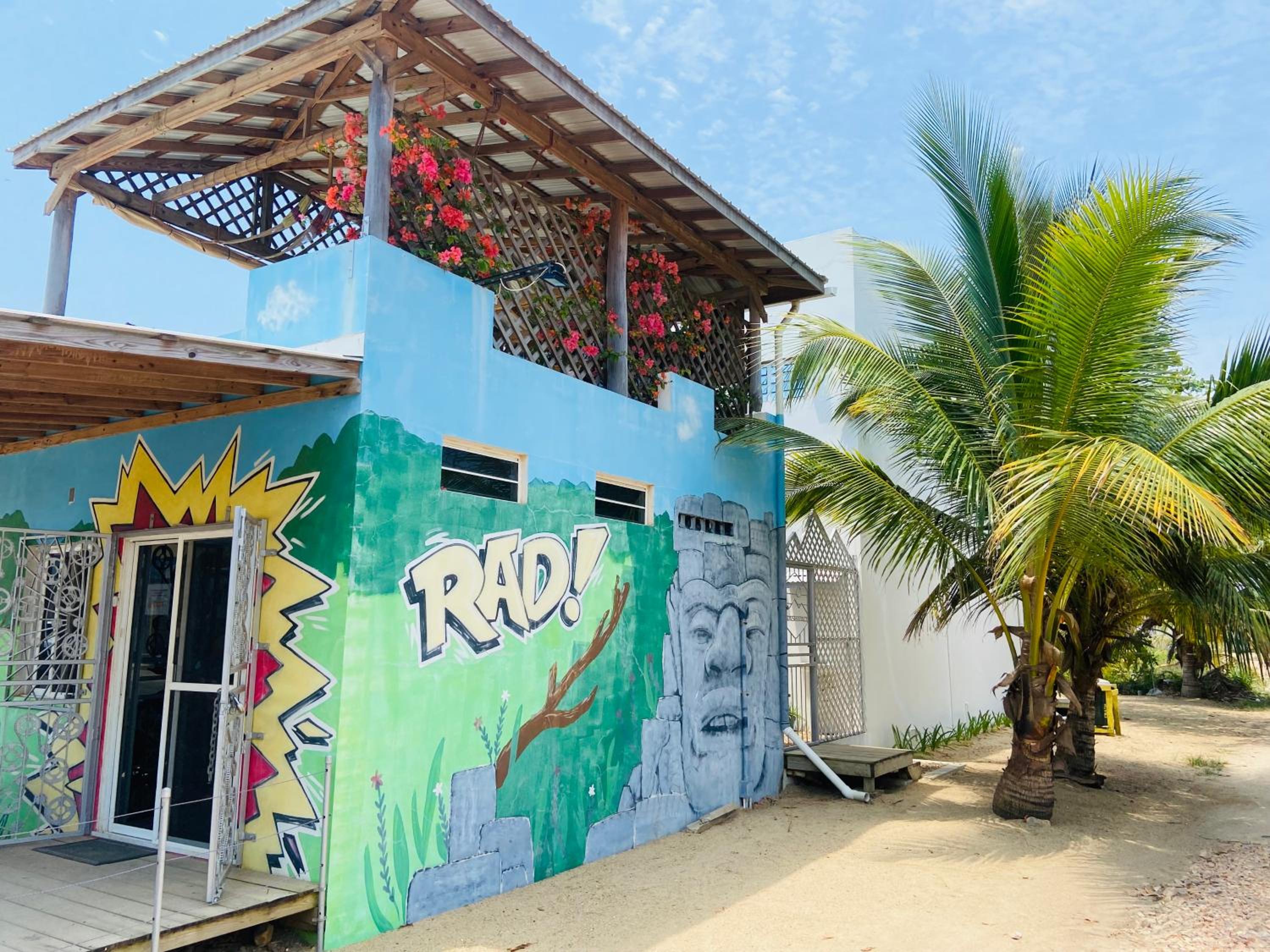 Hotel Crash Pad Adventure Hostel - Image 1