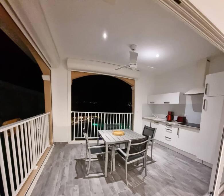 Superbe studio lumineux, vue sur piscine et mer view 2