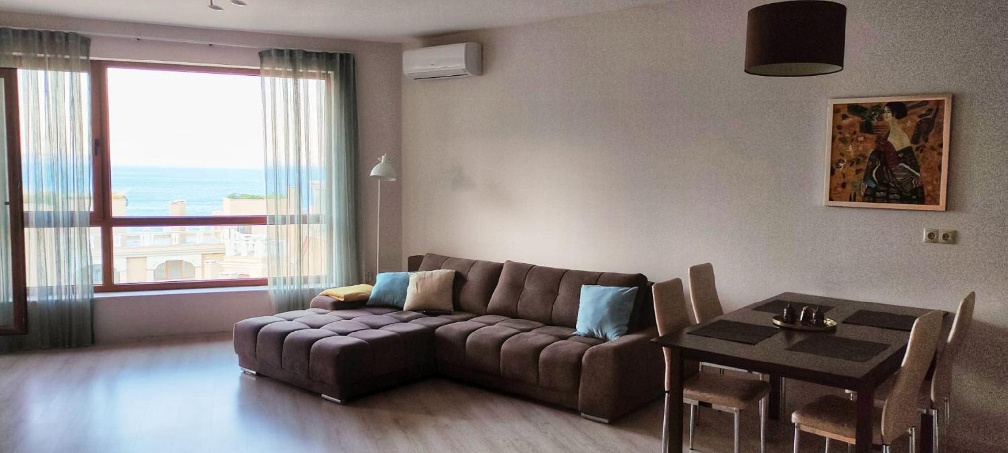 La Mer spacious Apartment with a Sea View