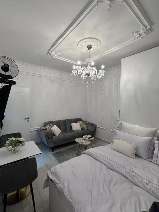 The Artist's Loft near Center