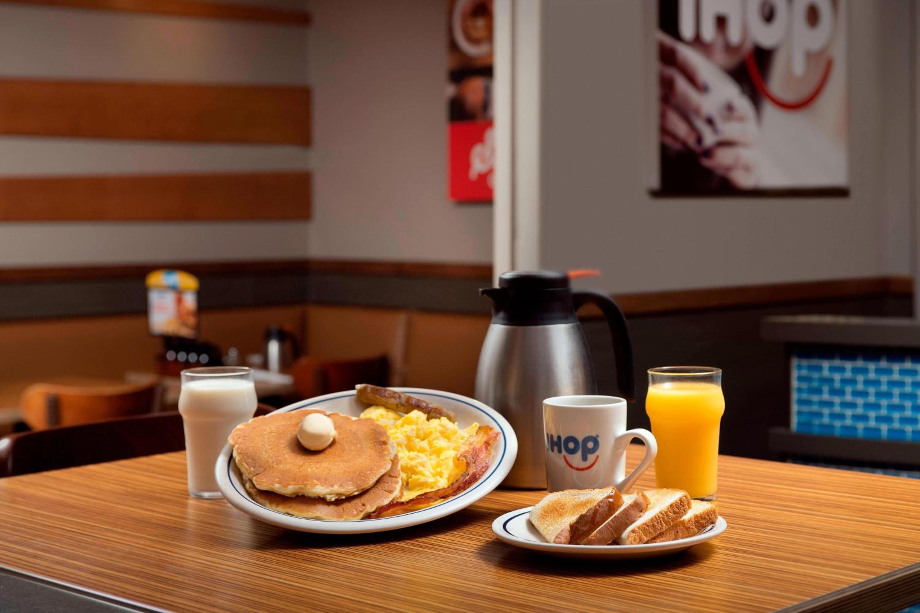 Fairfield Inn Suites by Marriott Alexandria West/Mark Center - Property Image 20