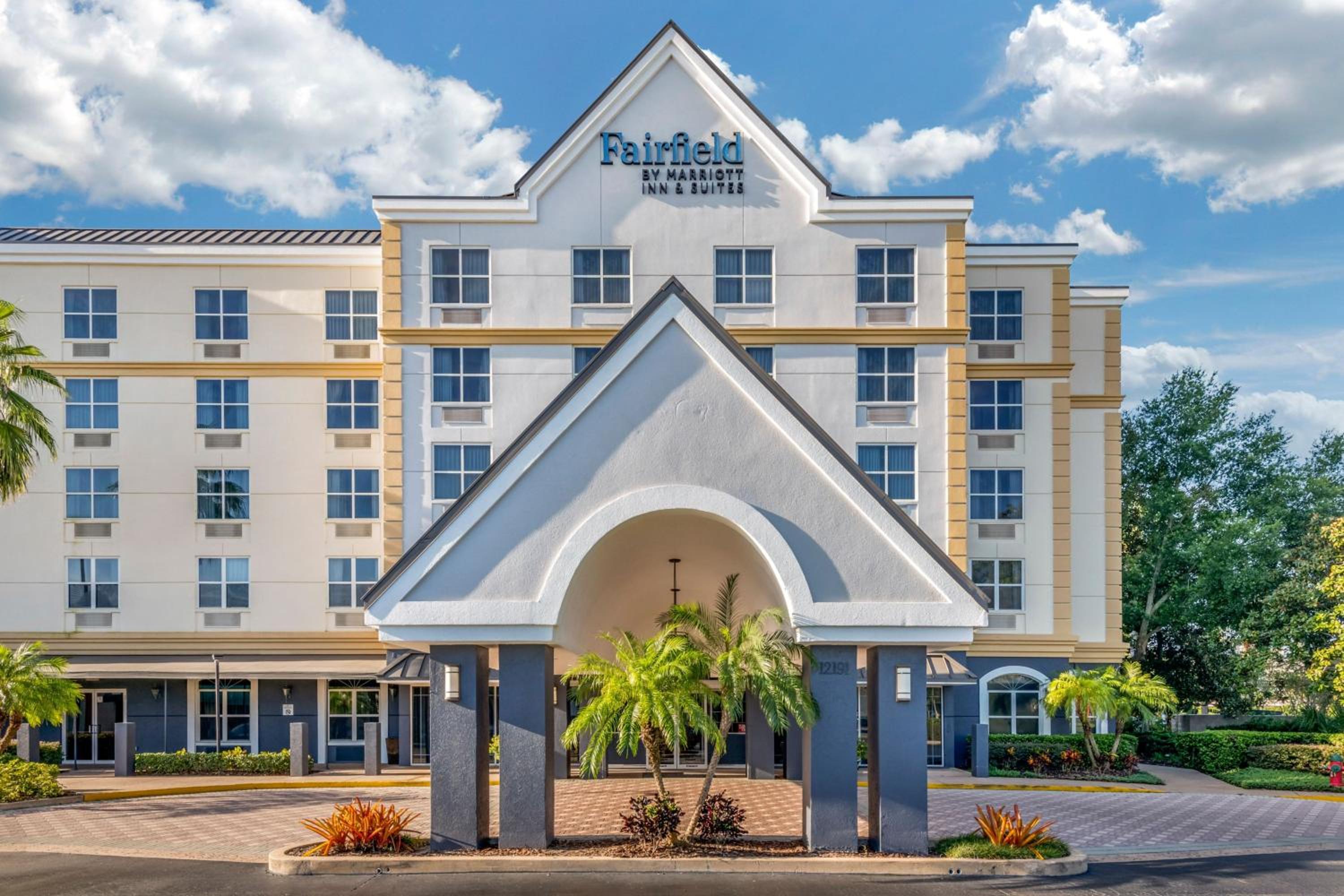 Hotel Fairfield Inn & Suites by Marriott Orlando Lake Buena Vista - Image 1