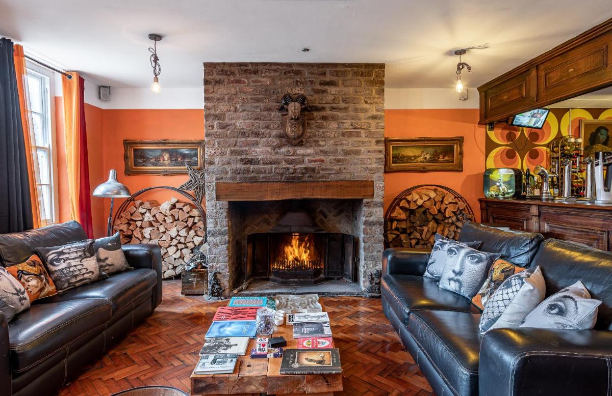 Moonfleet Guest House