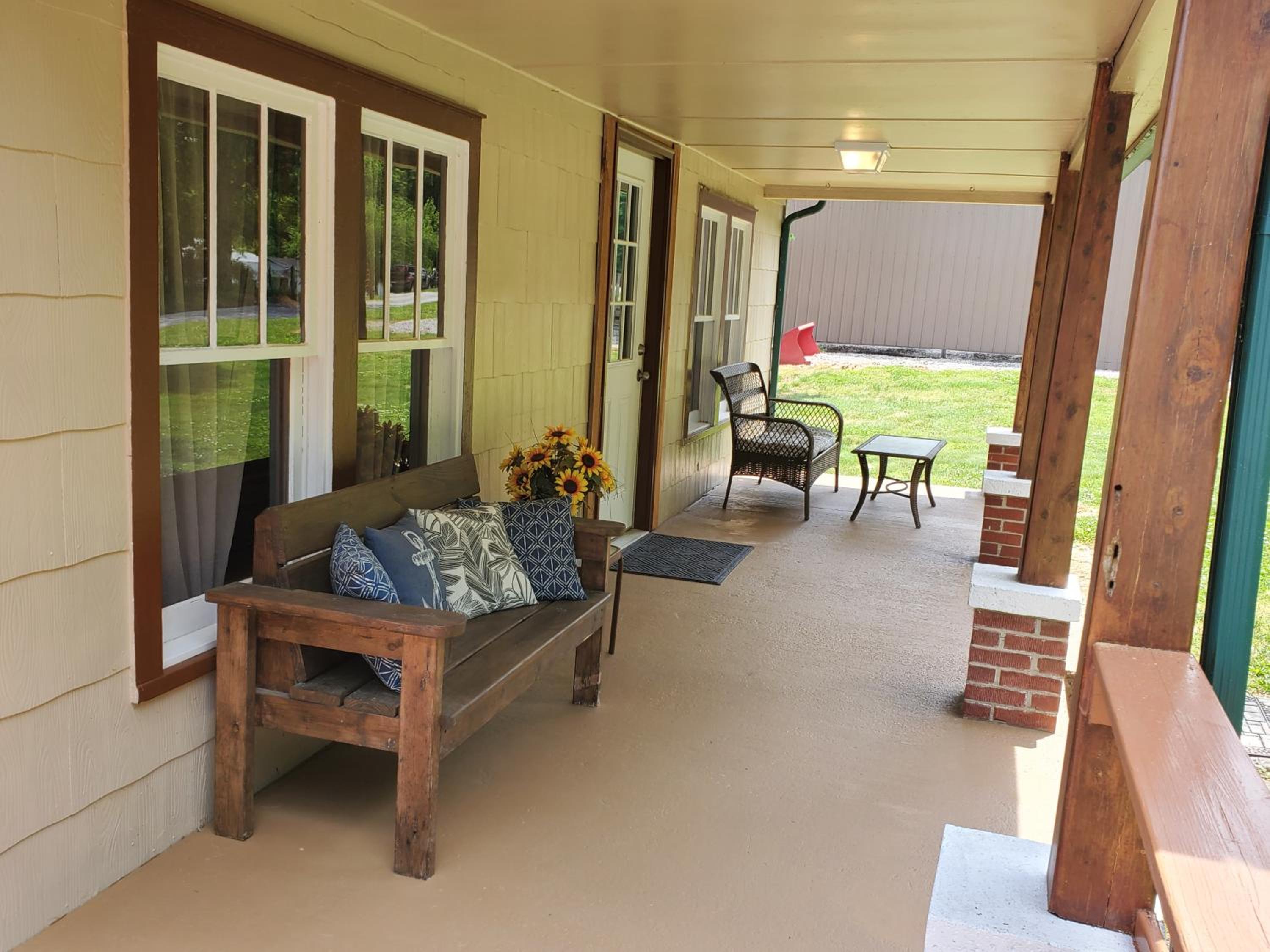 Kentucky Hills Country Cottage - Country Life