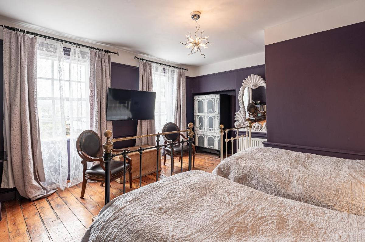 Moonfleet Guest House