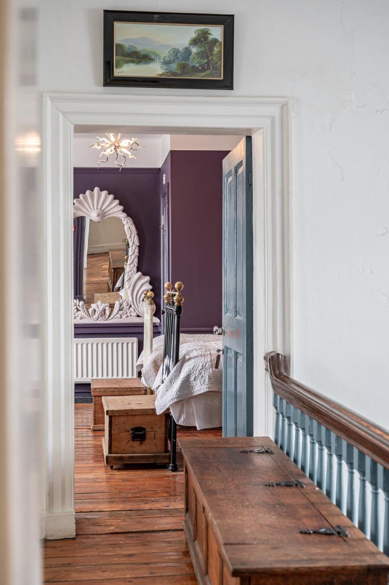 Moonfleet Guest House