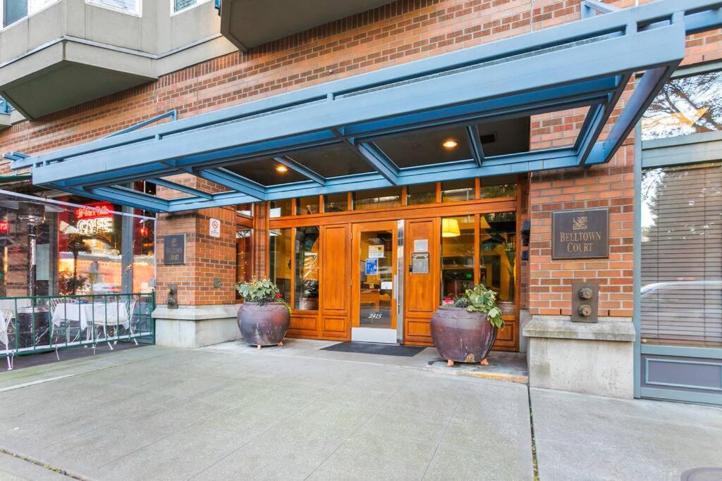 Hotel Corner Unit In The Middle Of It All - 99 Walkscore!