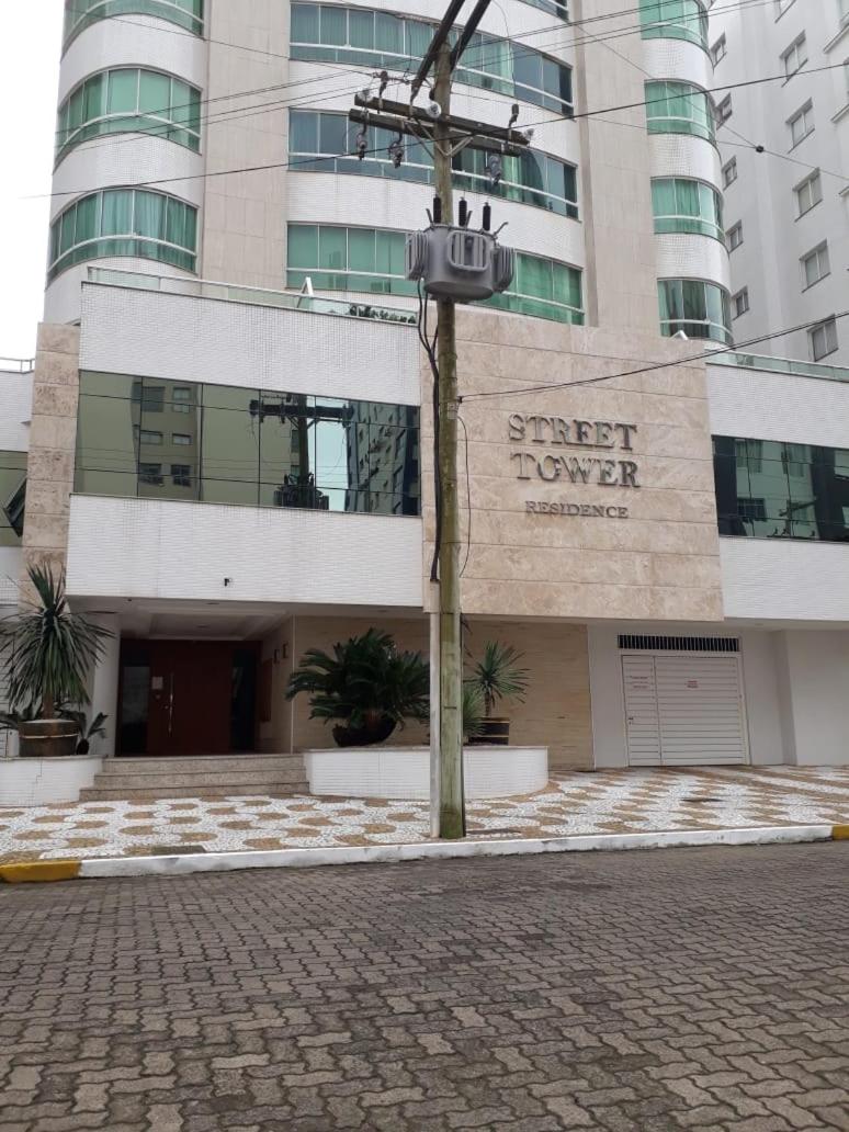 Apartamento uma quadra do mar, melhor localização