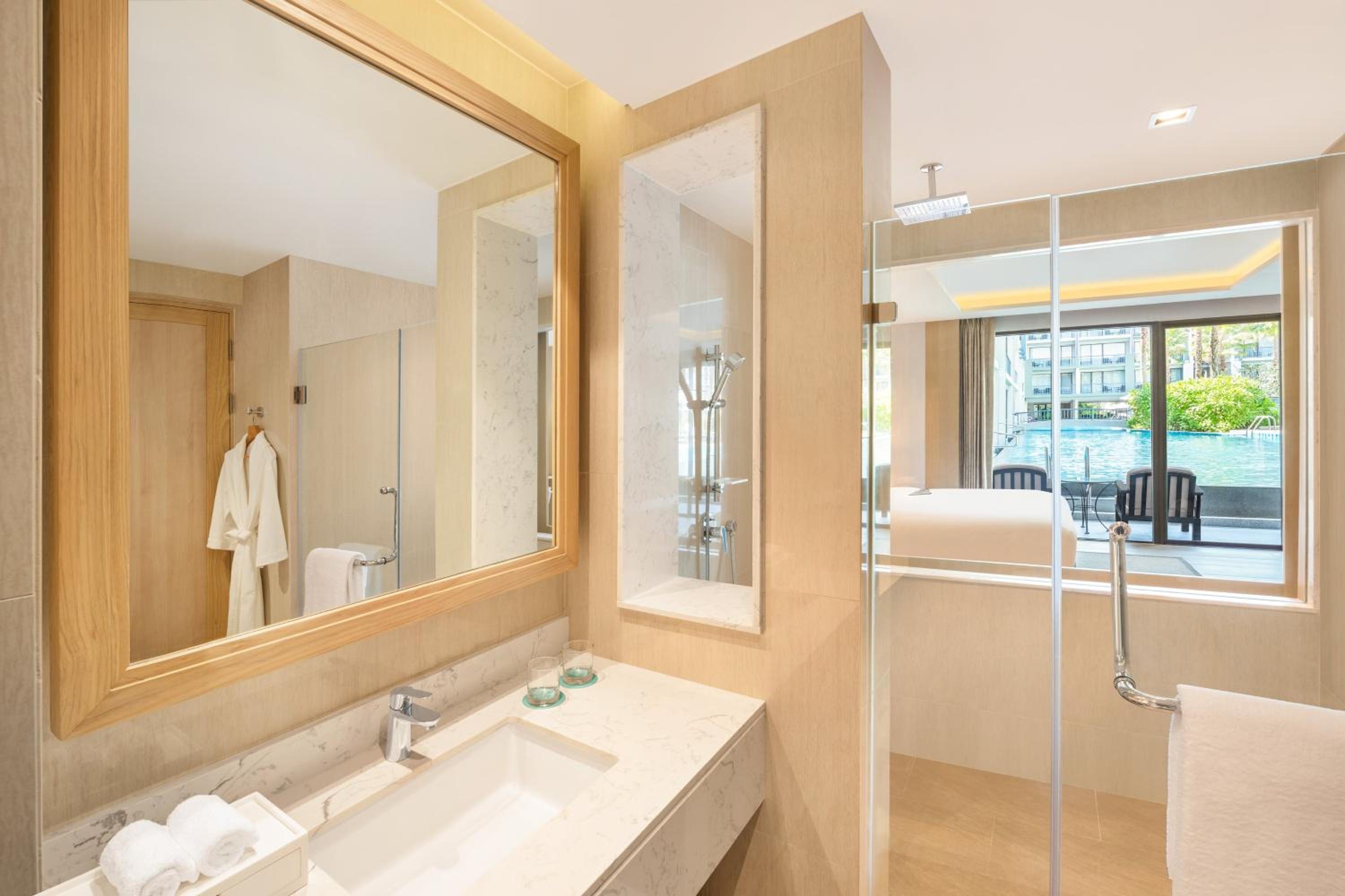 Le Meridien Khao Lak Resort & Spa