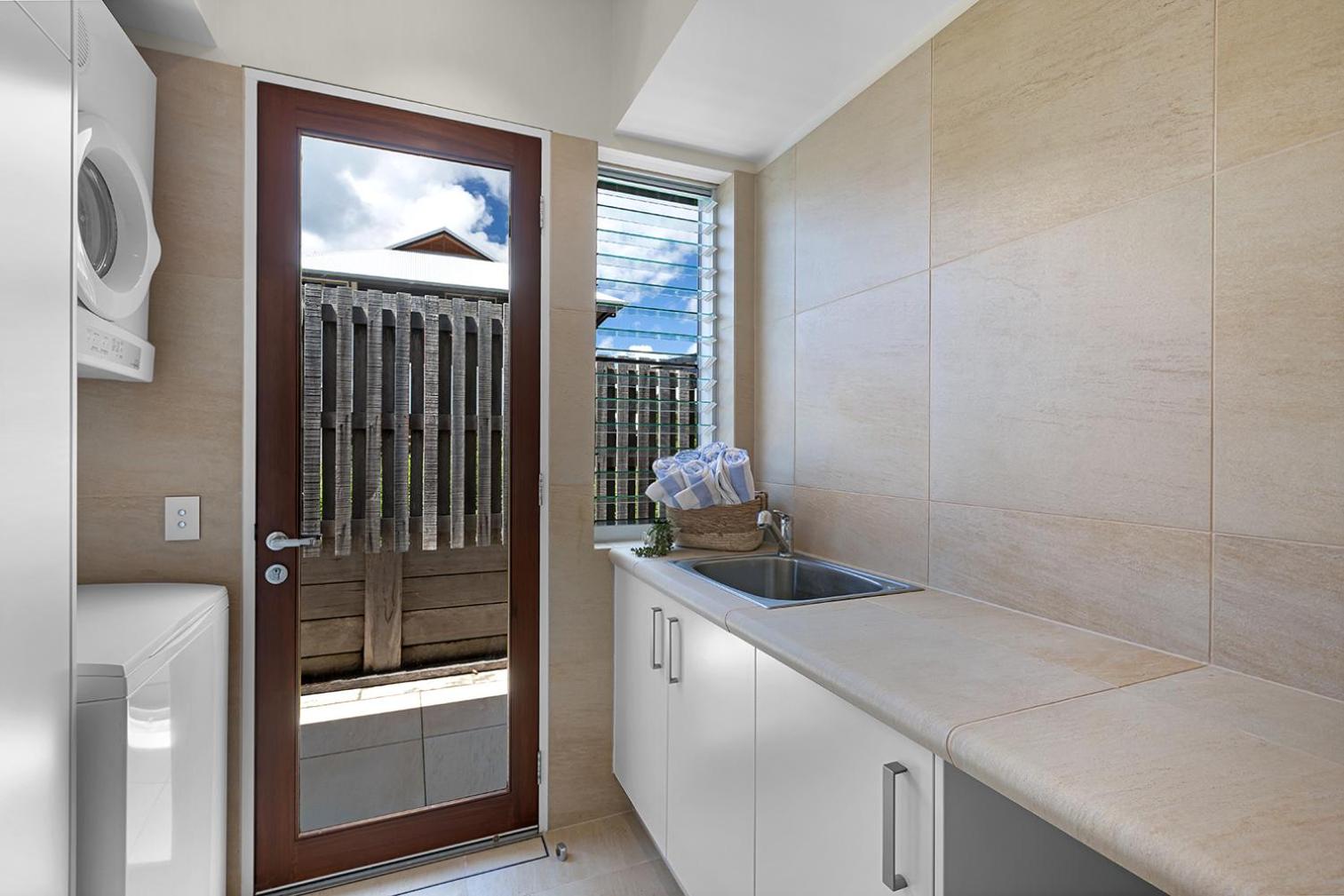 Anusara - Airlie Beach