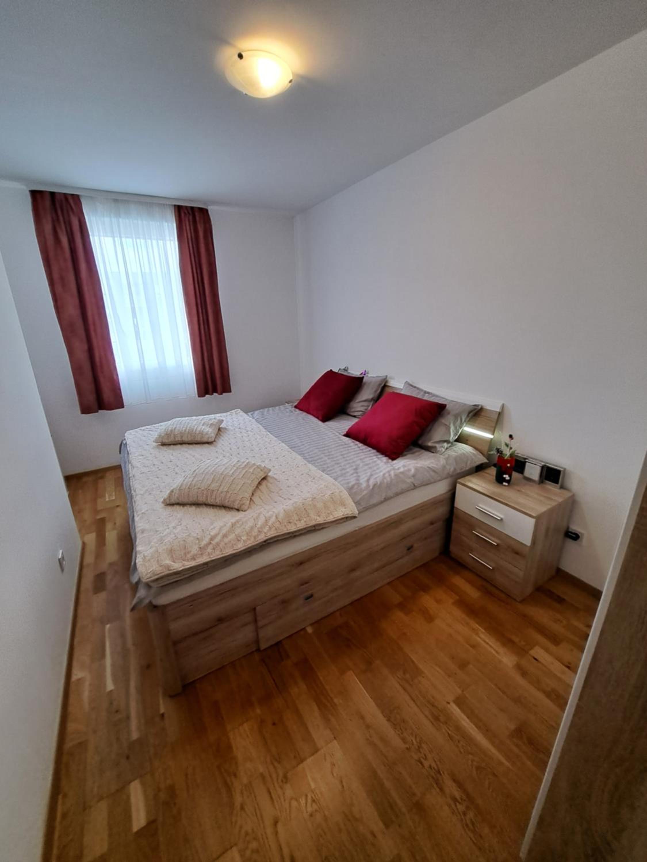 Mariposa, apartment with balcony, private parking in the garage, Near the biggest shopping center Mall of Split view 3