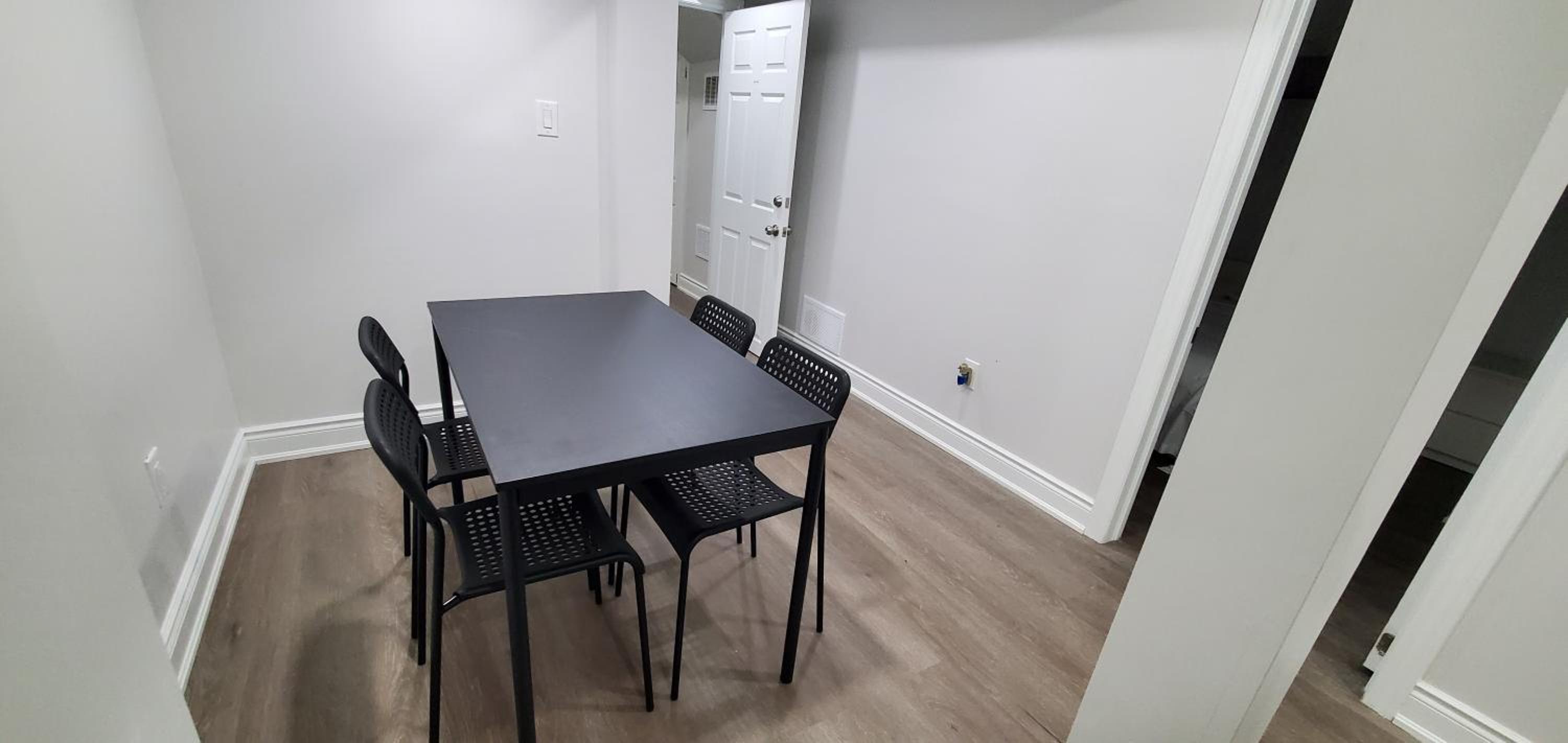 Cozy 2 Bedrooms & 2 Bathrooms Guest Suite with Electric Fireplace