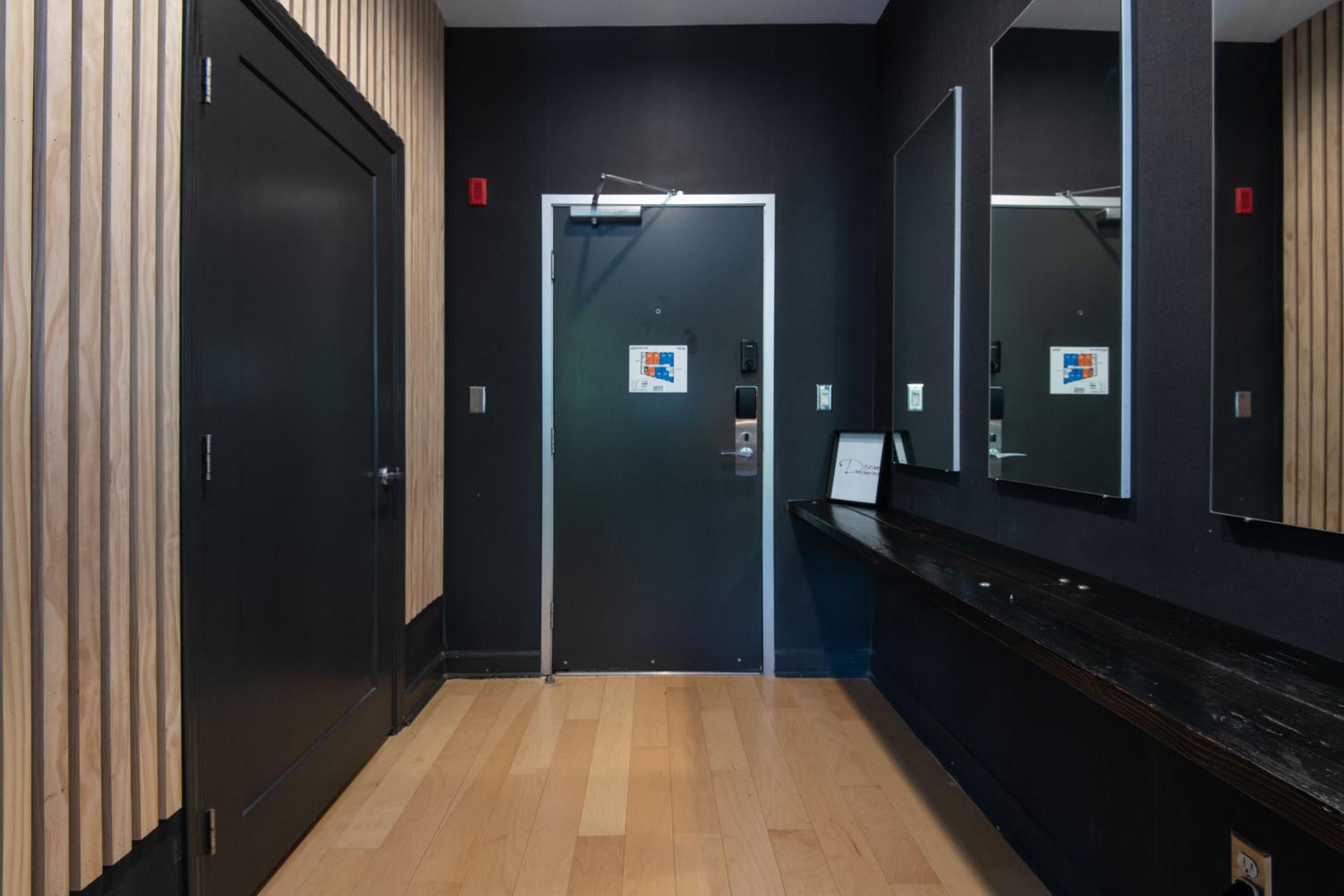 Los Angeles Vacations - Audemar Boutique Hotel and Apartment Homes - Property Image 1