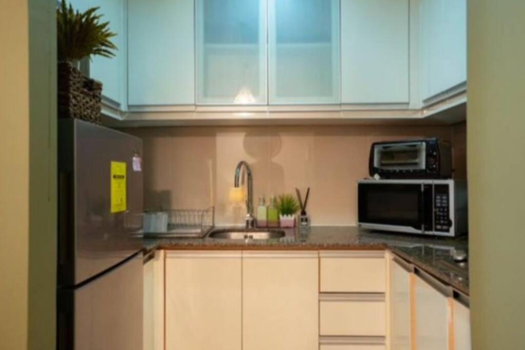 Cozy Studio Flat Near Airport view 5
