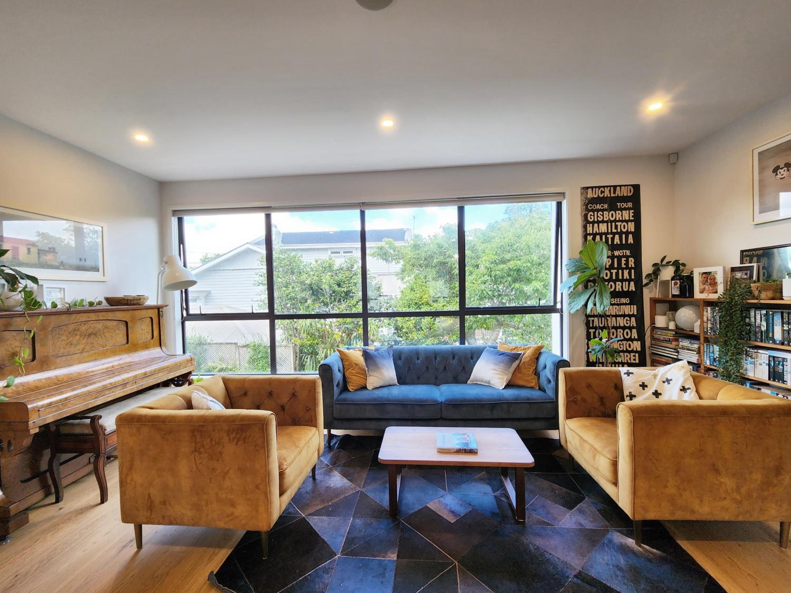 Cosy Luxury City Fringe view 3