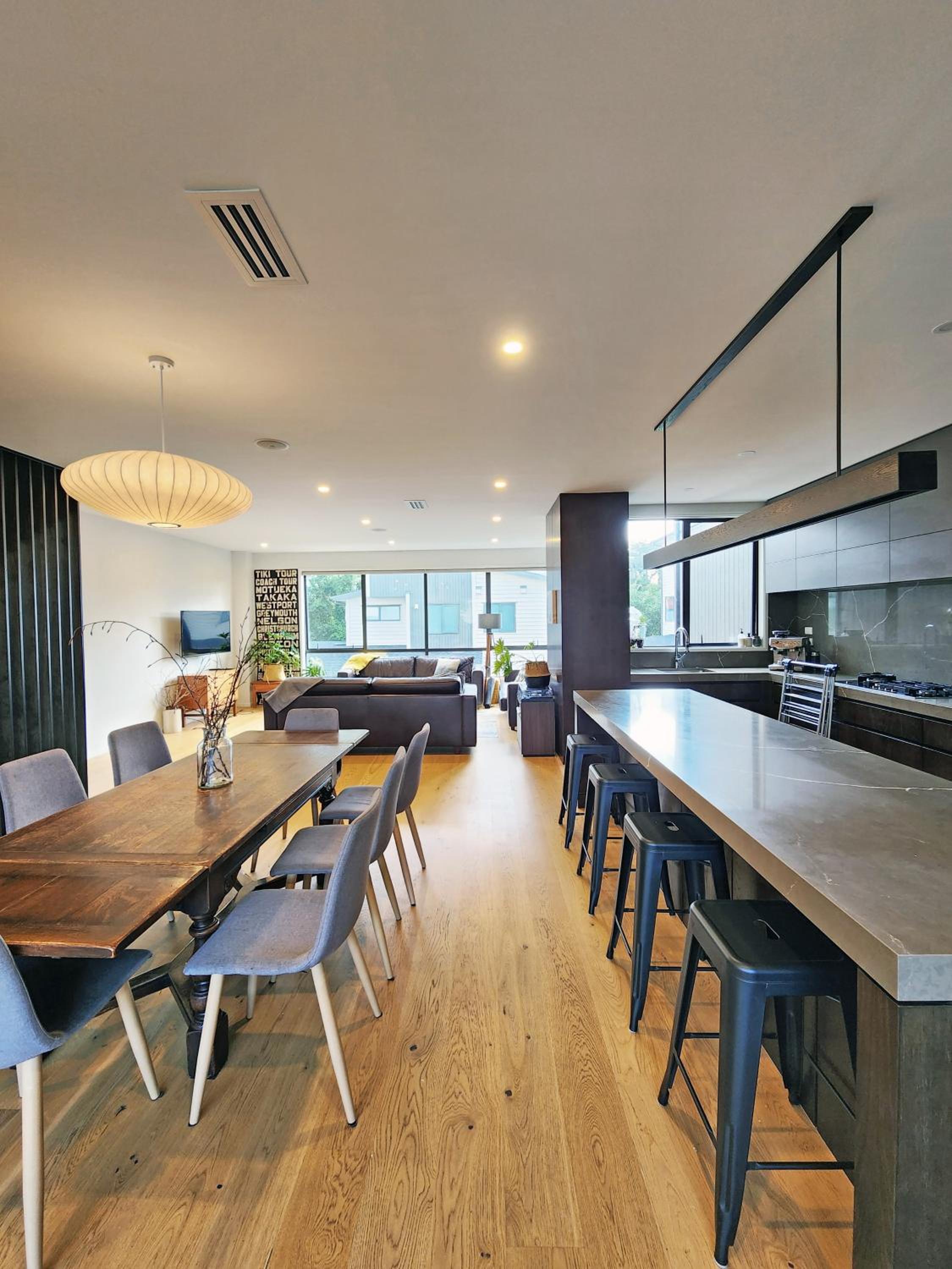 Cosy Luxury City Fringe view 5
