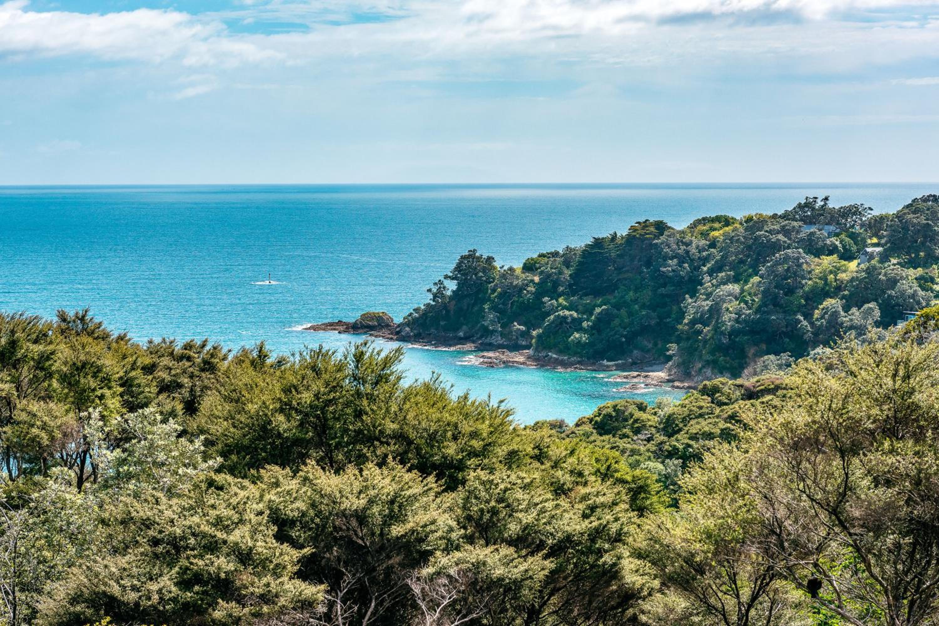 Hekerua Heights with Hot Tub and Seaviews view 3