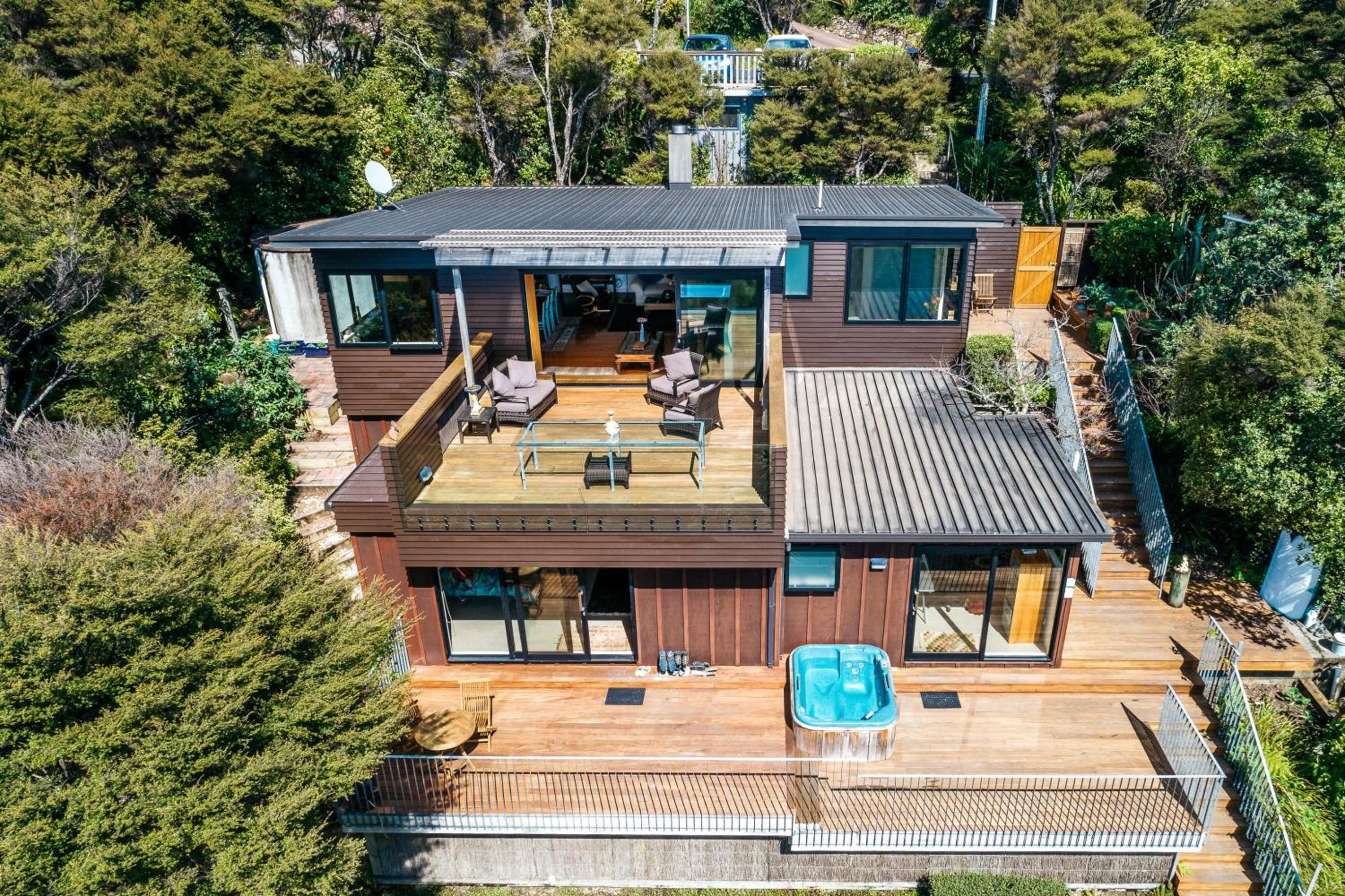 Hekerua Heights with Hot Tub and Seaviews view 4