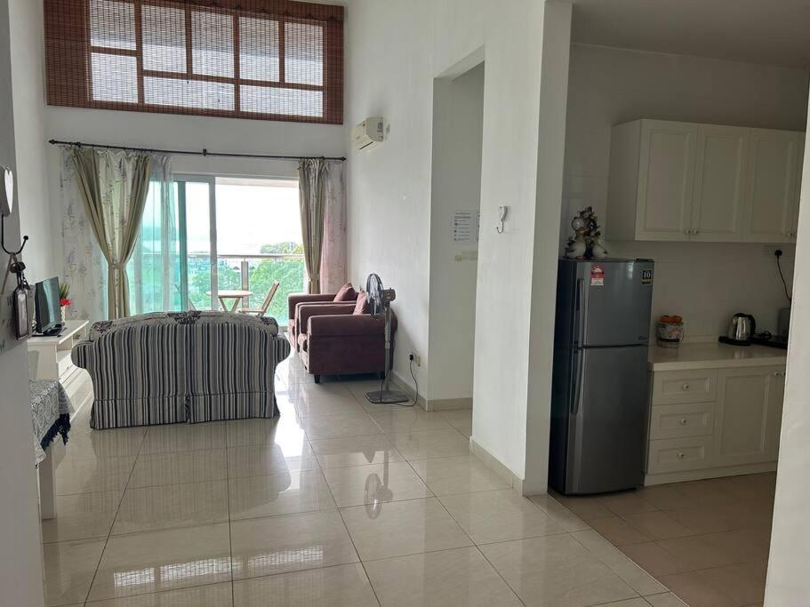 Golden Sands Seaview Residence 3MIN walk to Hospital Sultanah Aminah by Micasa Homestay