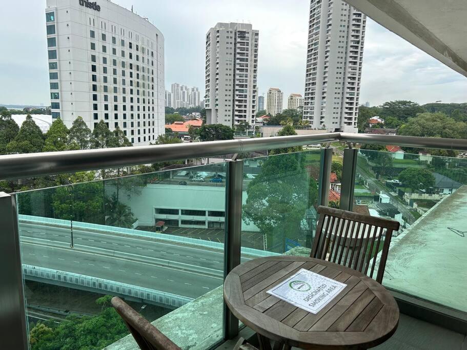 Golden Sands Seaview Residence 3MIN walk to Hospital Sultanah Aminah by Micasa Homestay