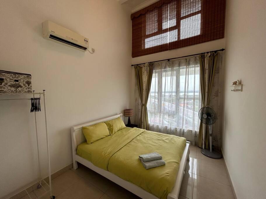 Golden Sands Seaview Residence 3MIN walk to Hospital Sultanah Aminah by Micasa Homestay