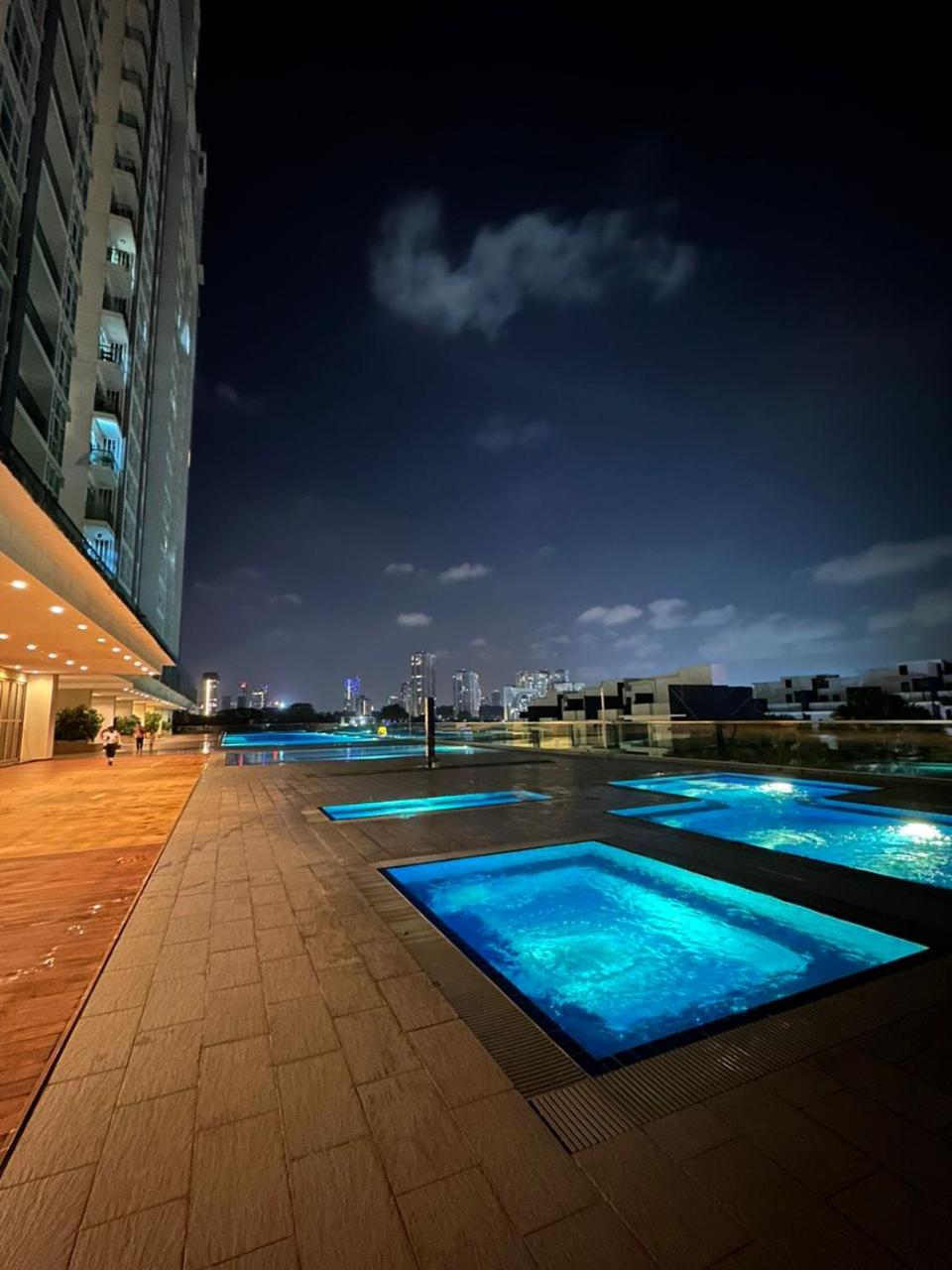 Paragon Residence 8-12pax-Big Balcony with BBQ