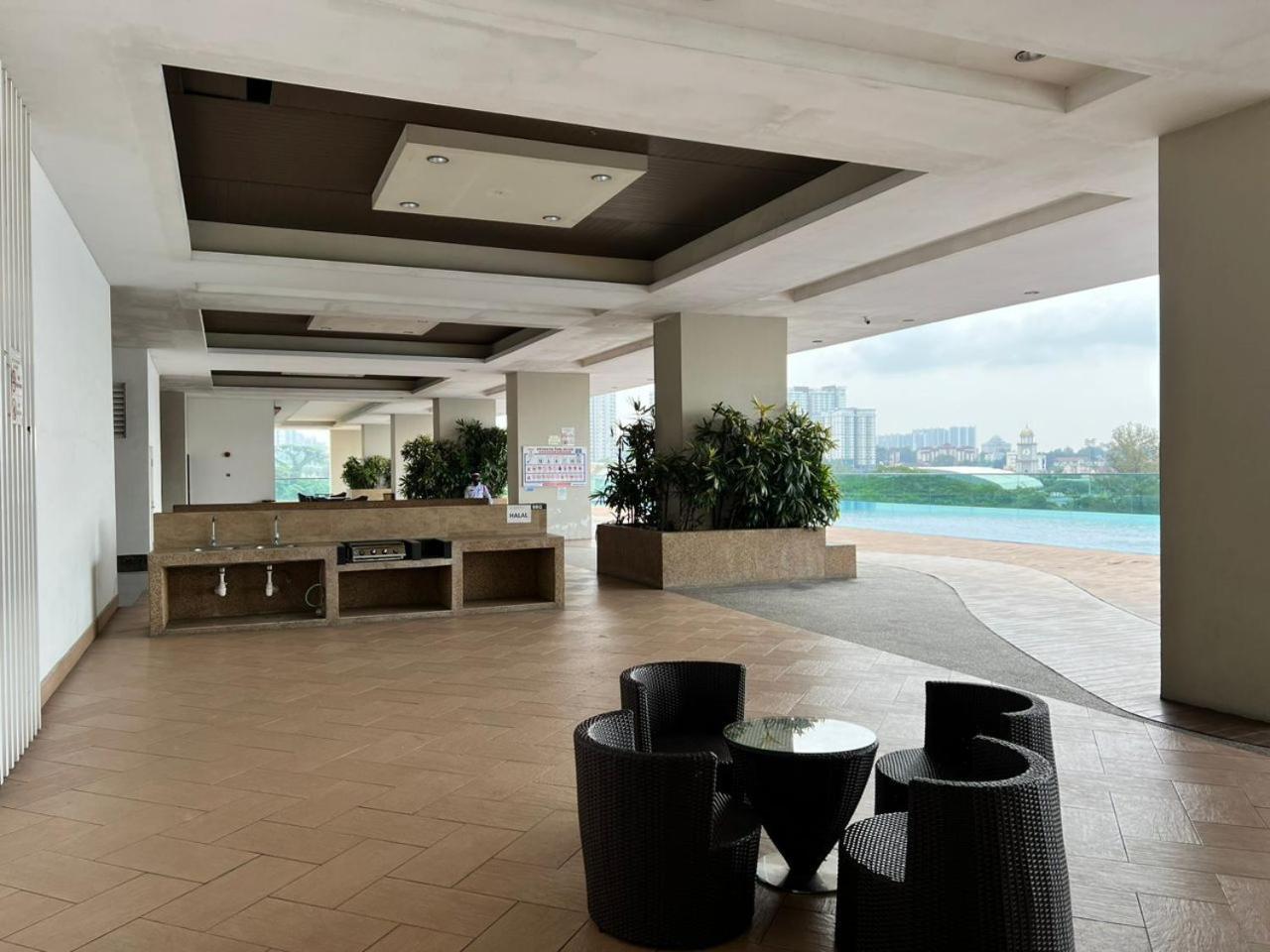 Paragon Residence 8-12pax-Big Balcony with BBQ