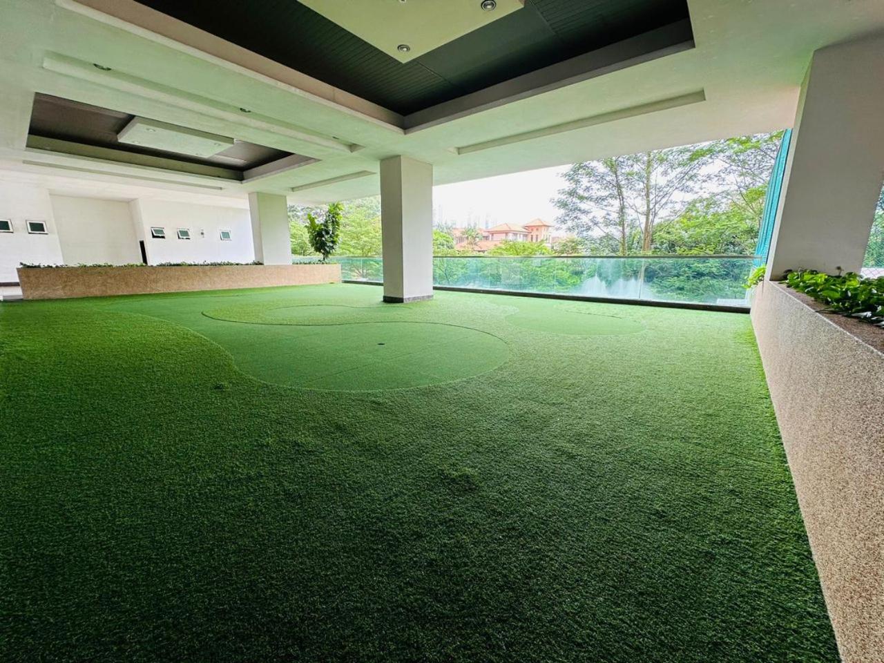 Paragon Residence 8-12pax-Big Balcony with BBQ