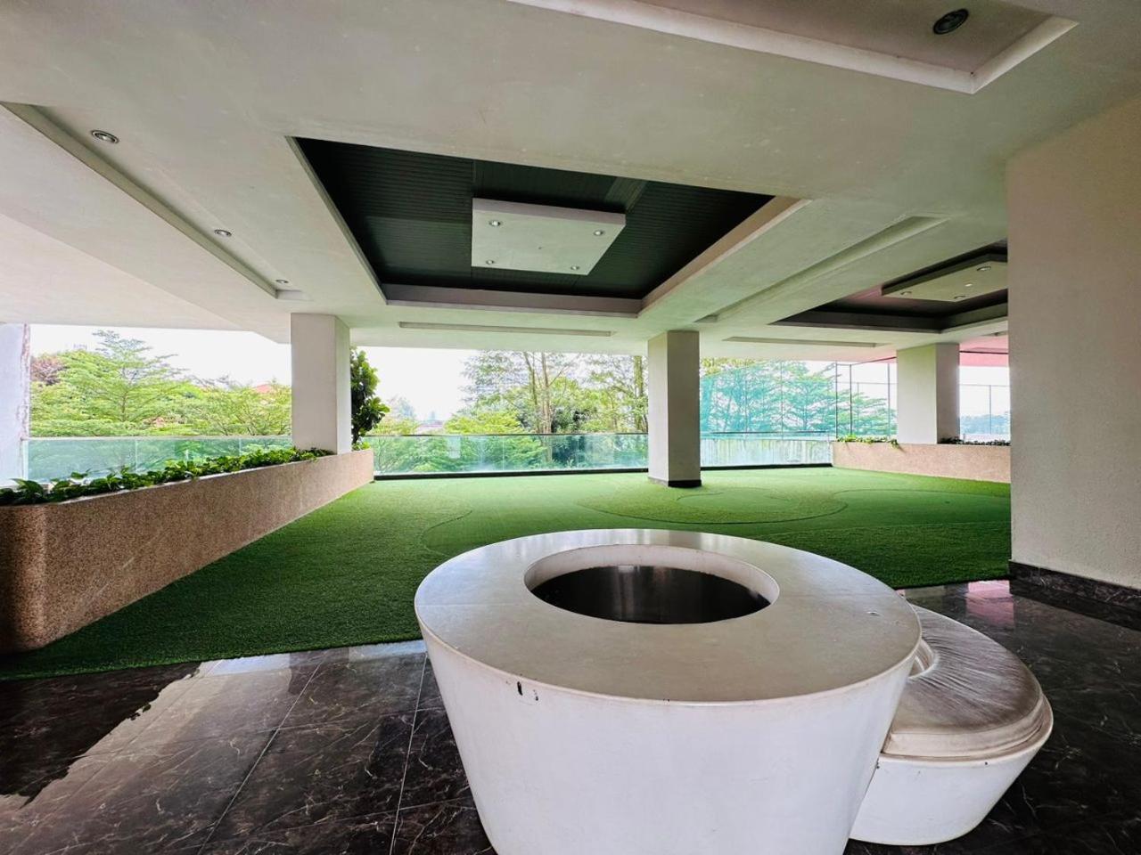 Paragon Residence 8-12pax-Big Balcony with BBQ