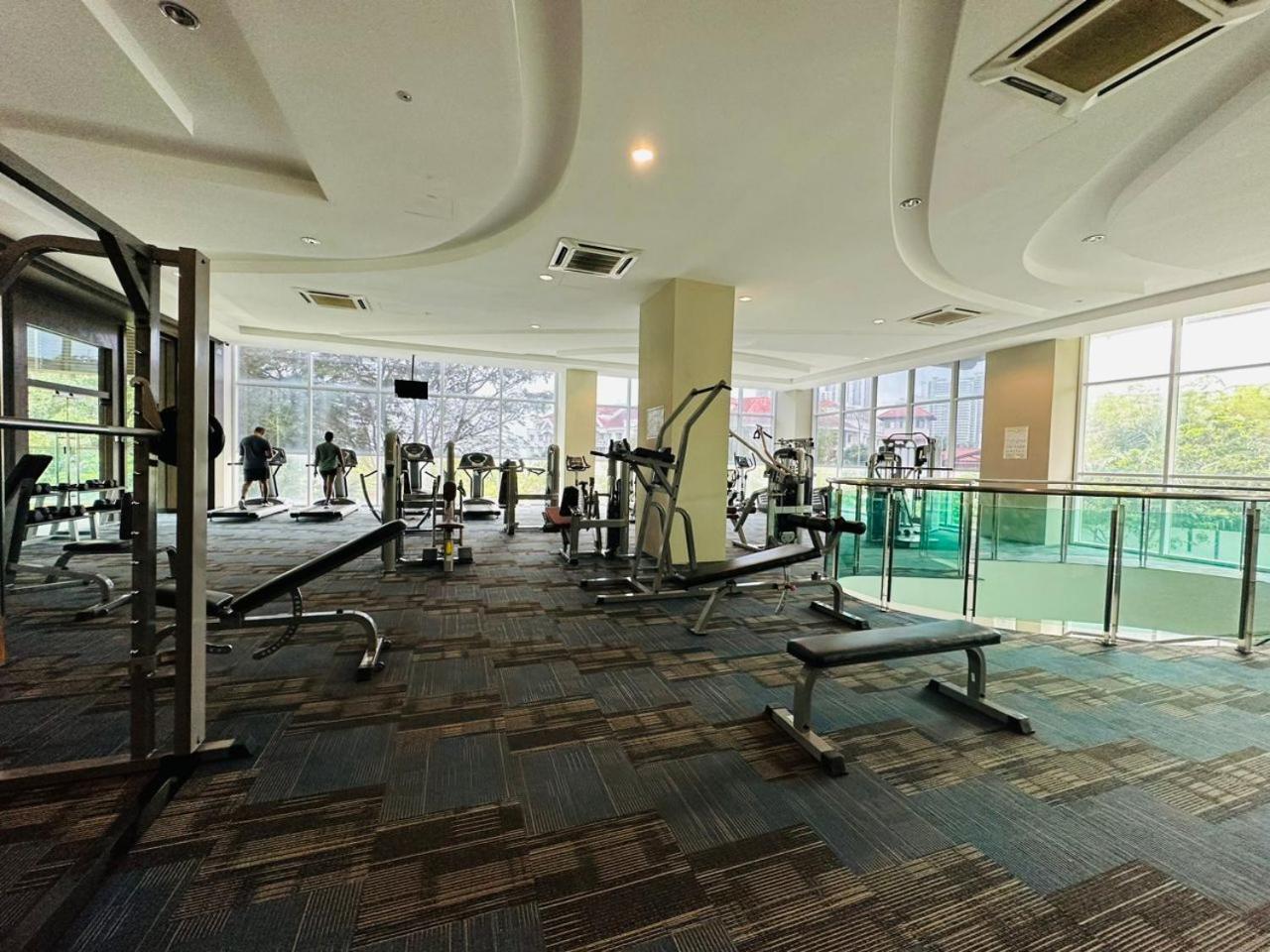 Paragon Residence 8-12pax-Big Balcony with BBQ
