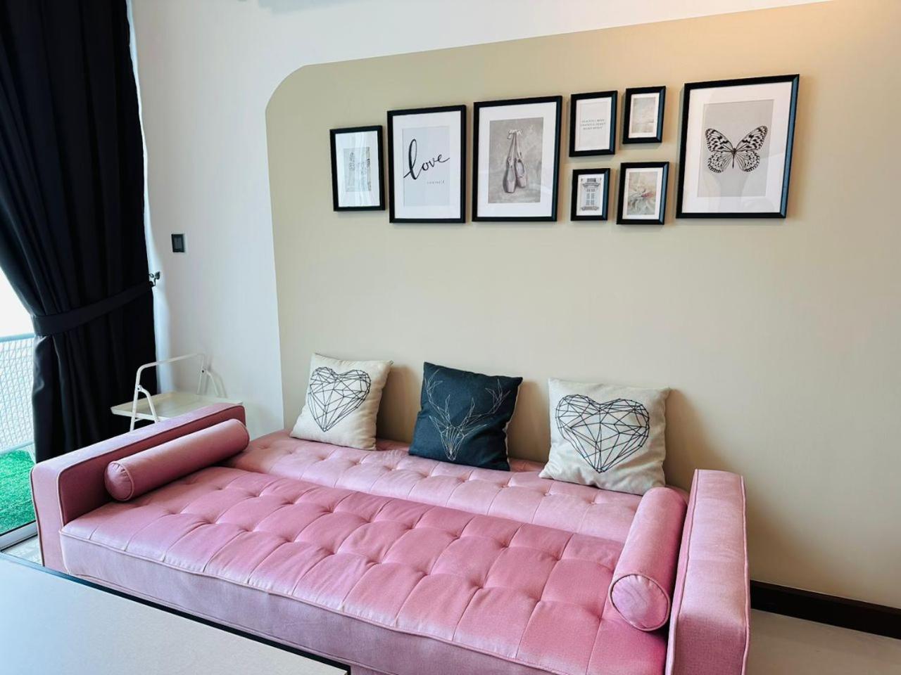 Paragon Residence 8-12pax-Big Balcony with BBQ