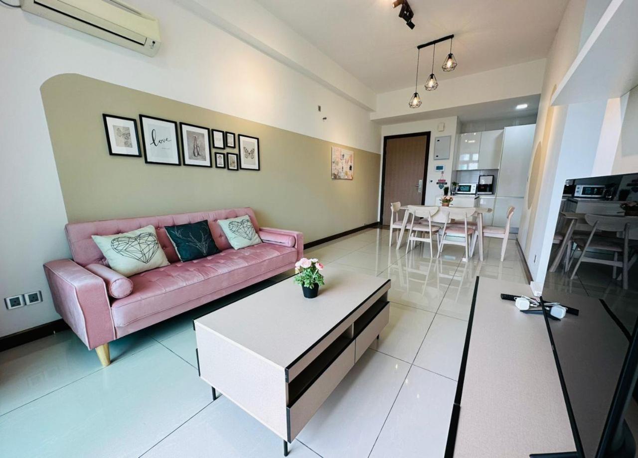 Paragon Residence 8-12pax-Big Balcony with BBQ
