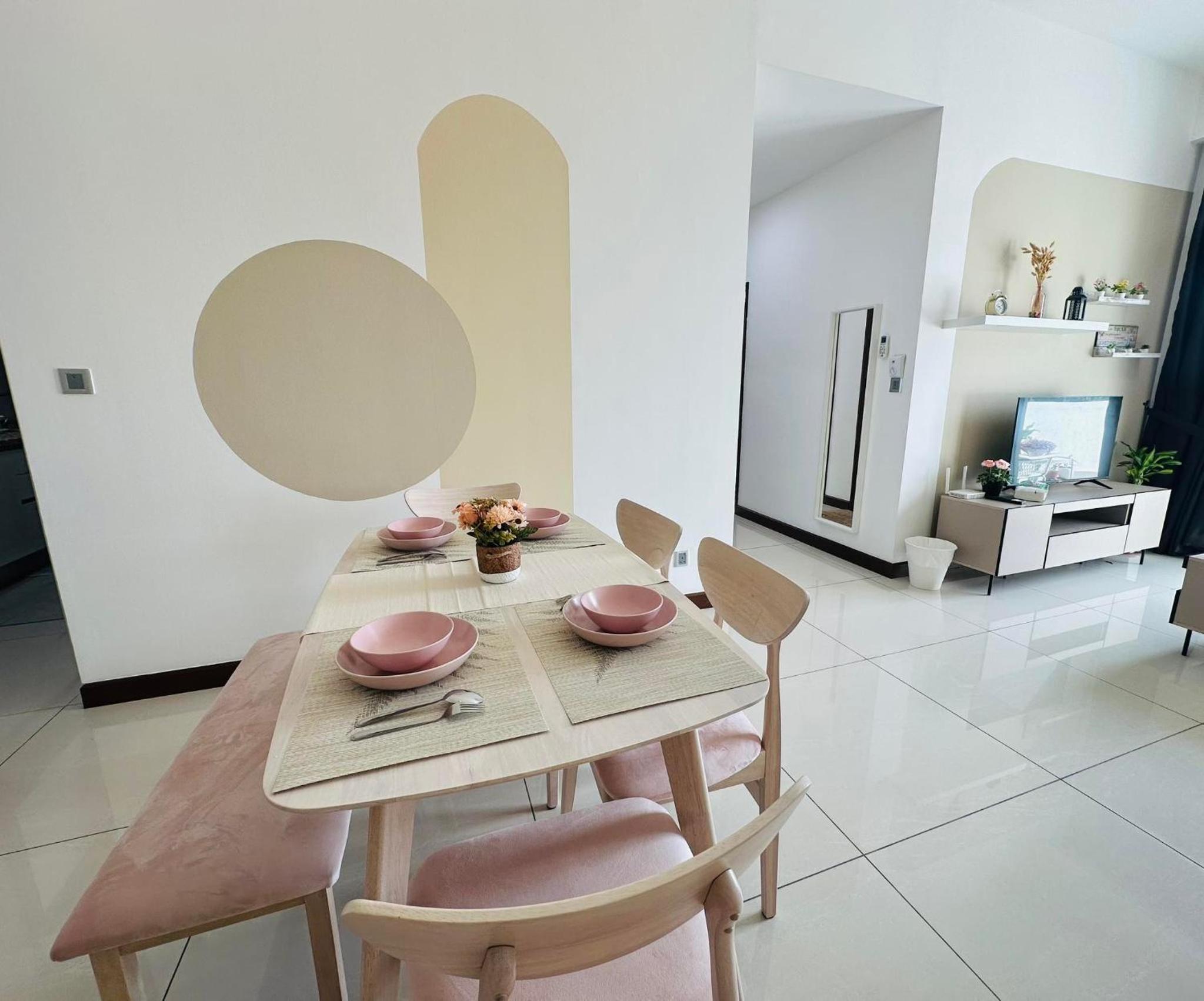 Paragon Residence 8-12pax-Big Balcony with BBQ