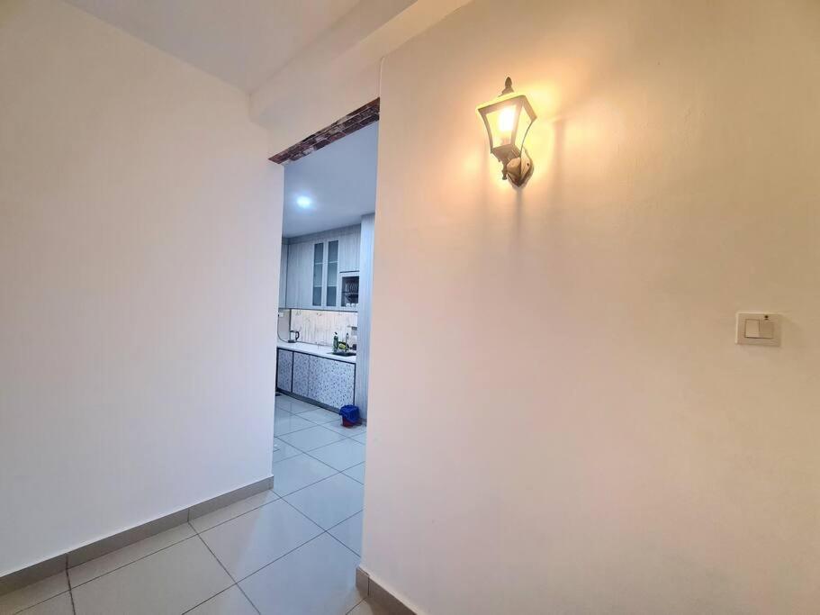 Palazio 3 bedroom balcony lake view high floor by GDRAGON HomeStay