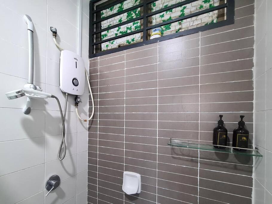 Palazio 3 bedroom balcony lake view high floor by GDRAGON HomeStay