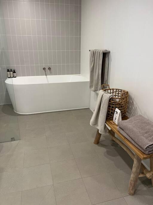 Hamptons @ Moana - beachfront 3 bed apartment