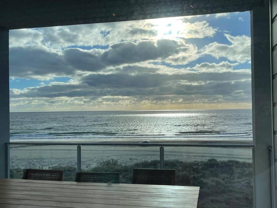 Hamptons @ Moana - beachfront 3 bed apartment