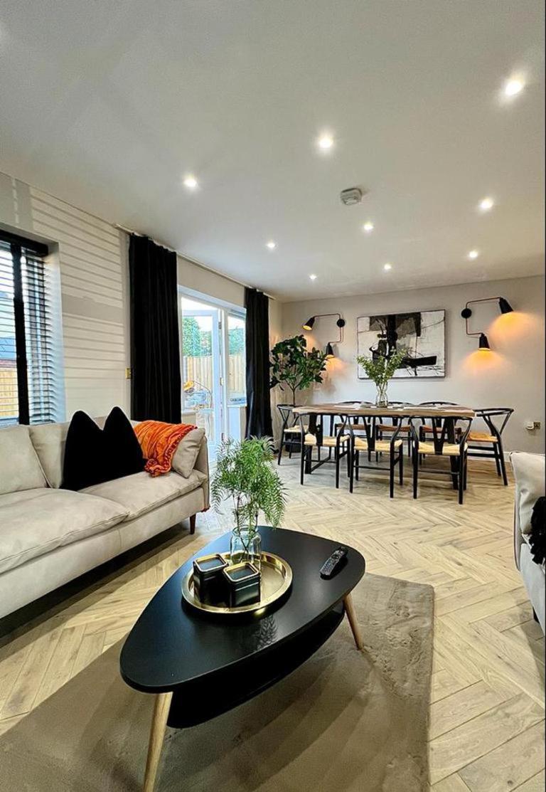 Charming 3-Bed House with 1 Parking space view 4