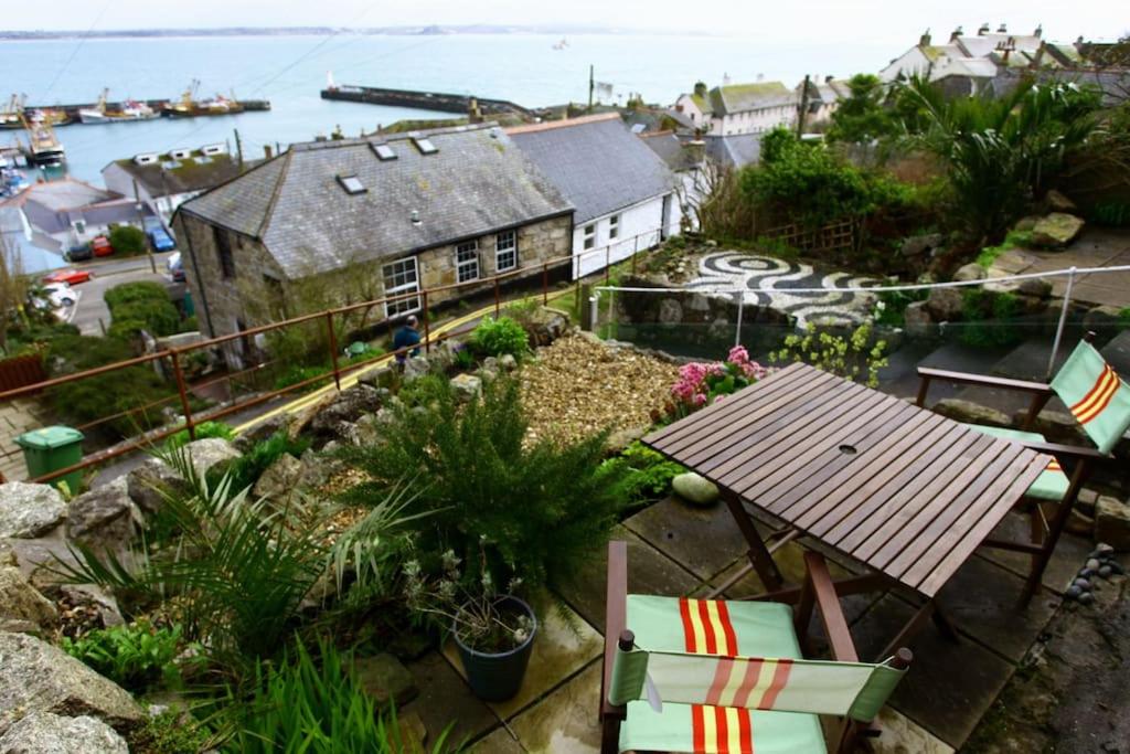 Trawler Cottage traditional cottage with stunning sea view view 2